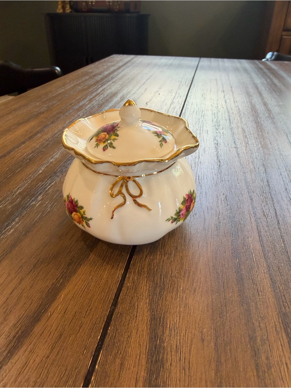 Royal Albert Old Country Roses Dorothy Box bone china t